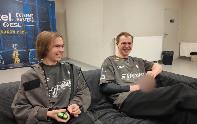 Шок: игрок в CS2 из Team Spirit достал свой энергос прямо на глазах у людей.
Так каэсеры зацензури