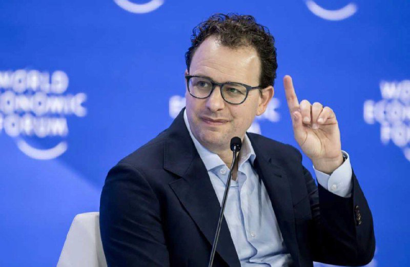 Anthropic обсуждает сознание ИИ: CEO допускает такую возможность

Глава Anthropic Дарио Амодей в под