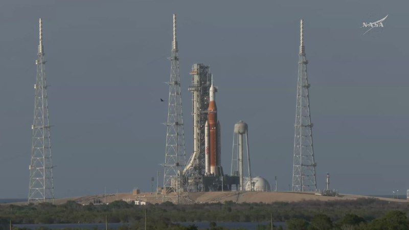 ЛЮДИ ПОЛЕТЕЛИ НА ЛУНУ! Через 5 минут свершится историческое событие ракета NASA повезёт четырёх кос